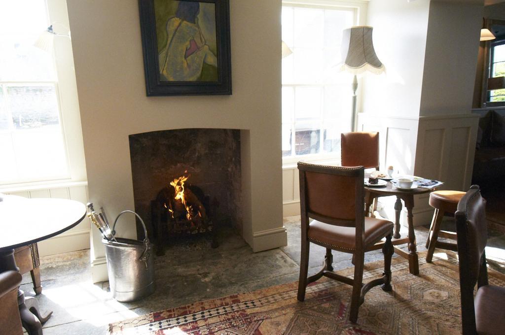 Отель The Swan Wedmore Экстерьер фото