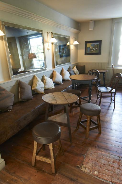 Отель The Swan Wedmore Экстерьер фото