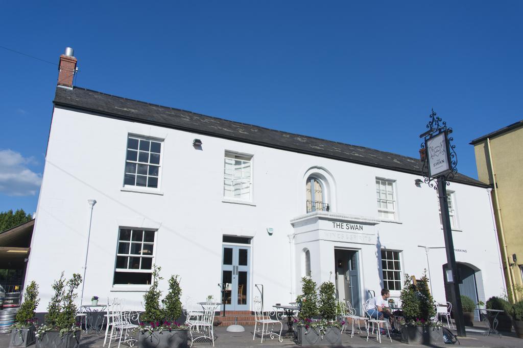 Отель The Swan Wedmore Экстерьер фото