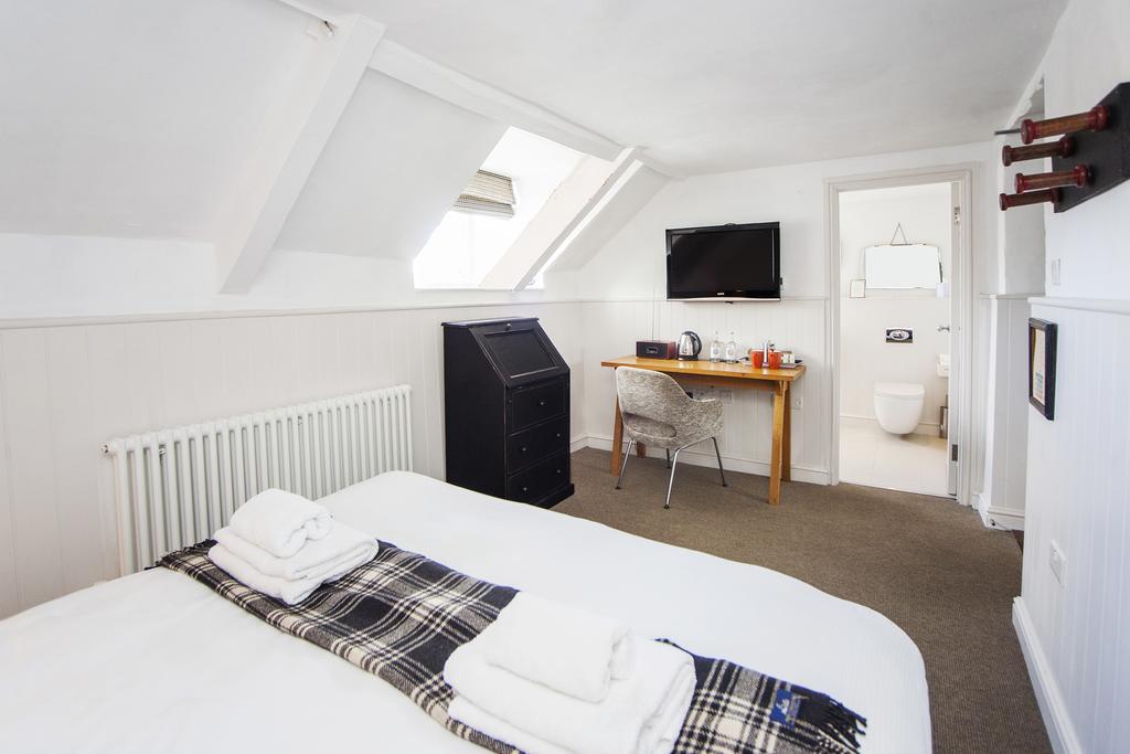 Отель The Swan Wedmore Экстерьер фото