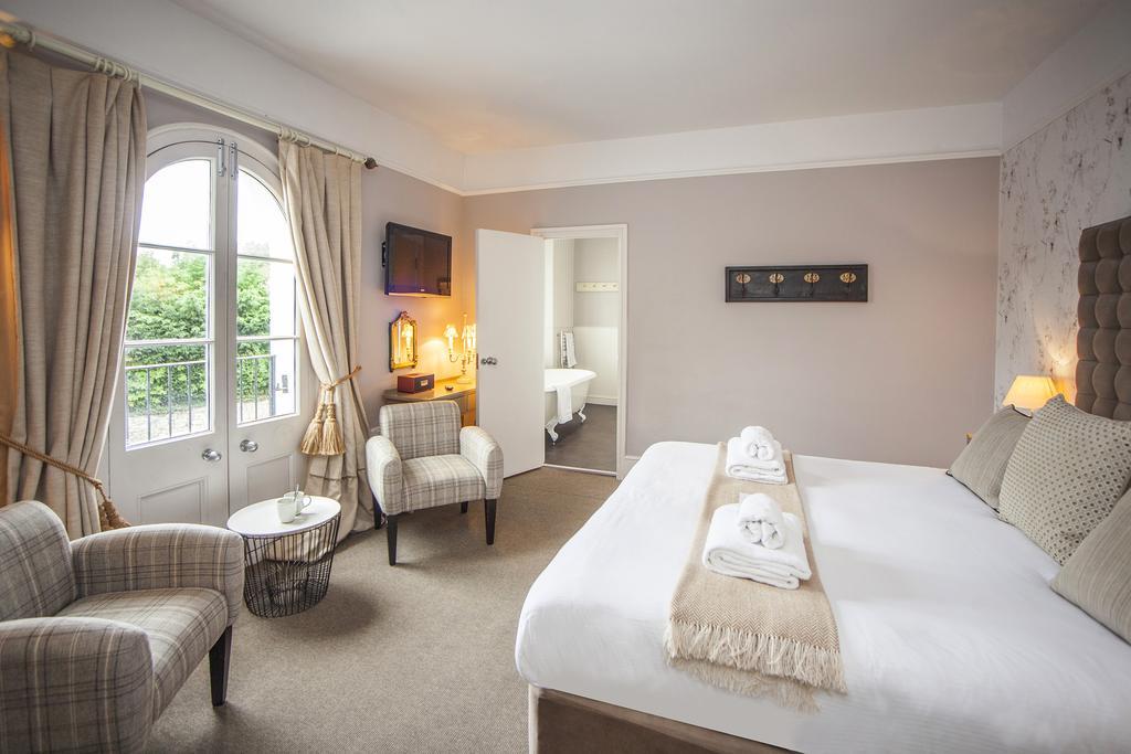 Отель The Swan Wedmore Экстерьер фото