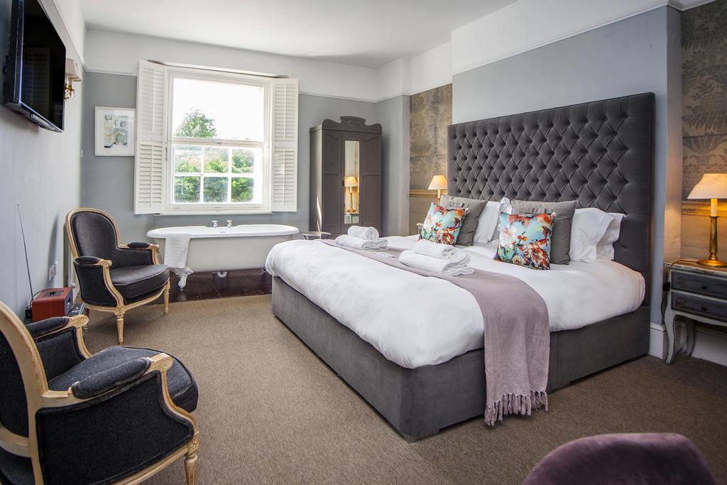 Отель The Swan Wedmore Экстерьер фото