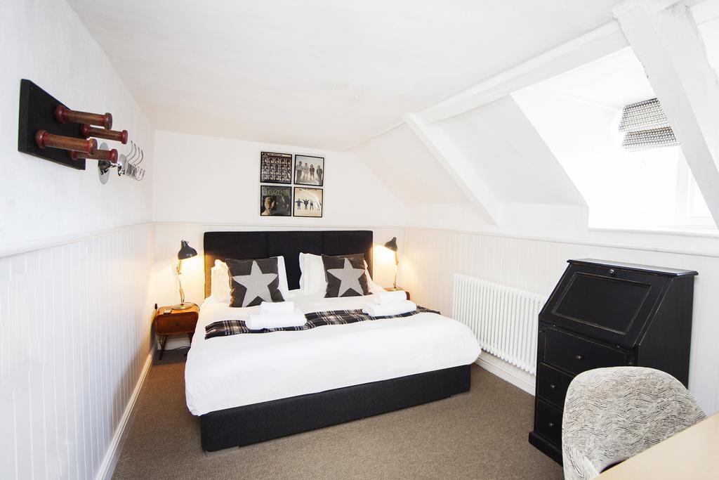 Отель The Swan Wedmore Экстерьер фото