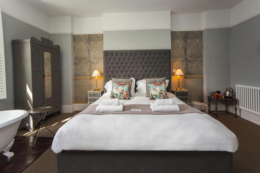 Отель The Swan Wedmore Экстерьер фото