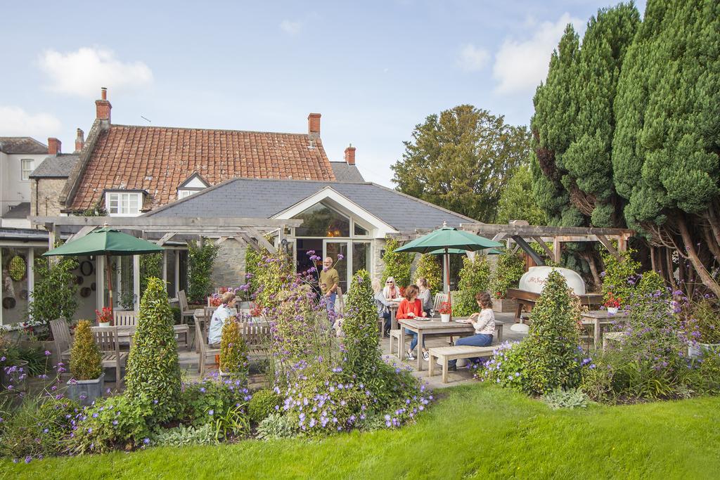 Отель The Swan Wedmore Экстерьер фото