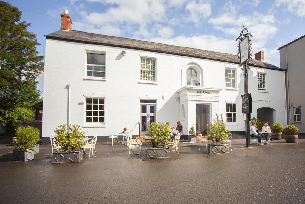 Отель The Swan Wedmore Экстерьер фото