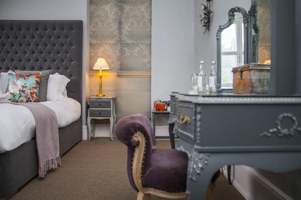 Отель The Swan Wedmore Экстерьер фото