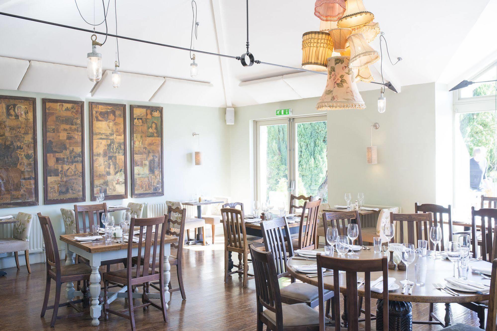 Отель The Swan Wedmore Экстерьер фото