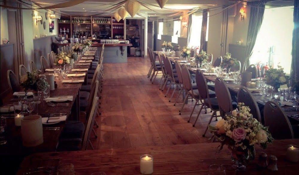 Отель The Swan Wedmore Экстерьер фото