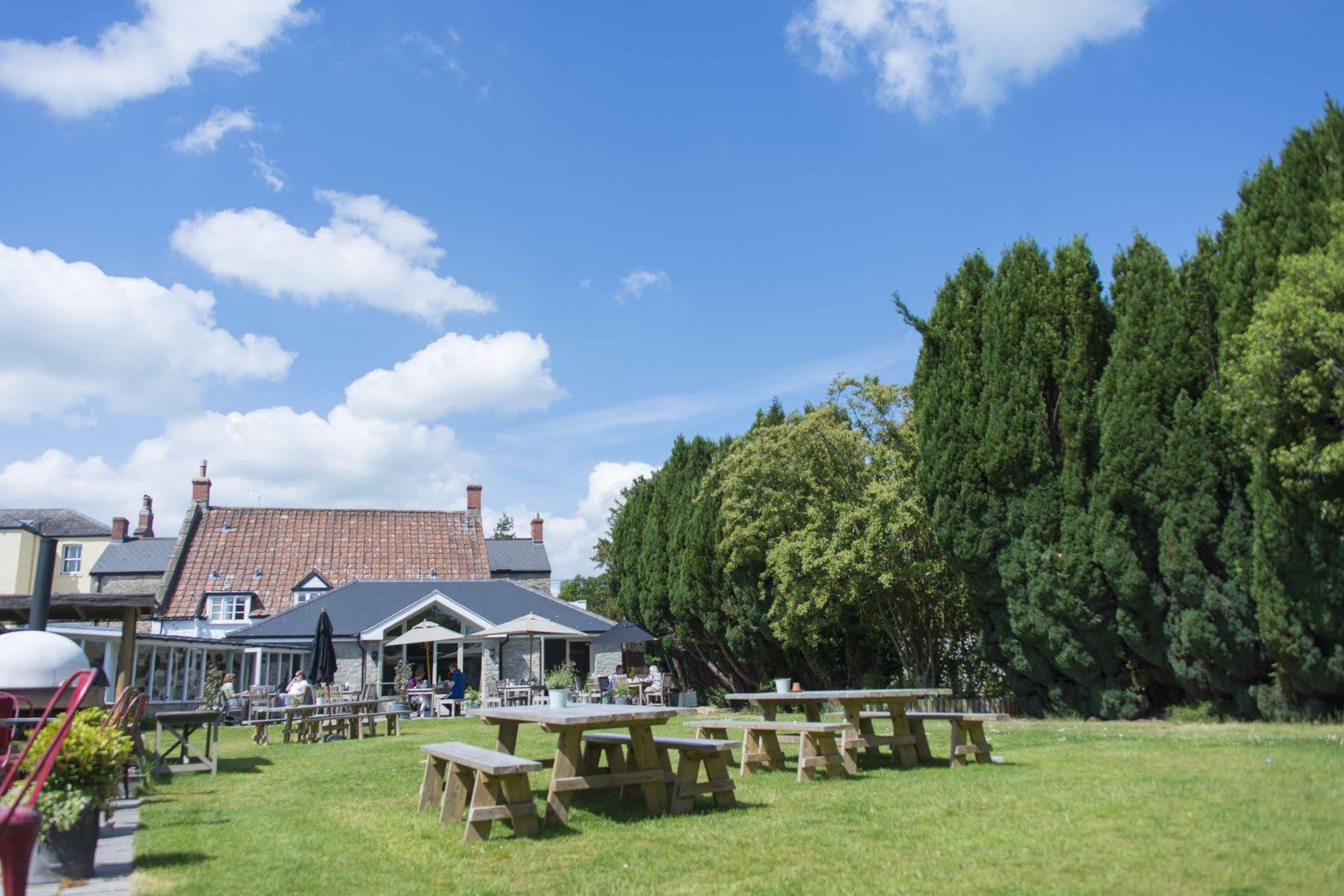 Отель The Swan Wedmore Экстерьер фото