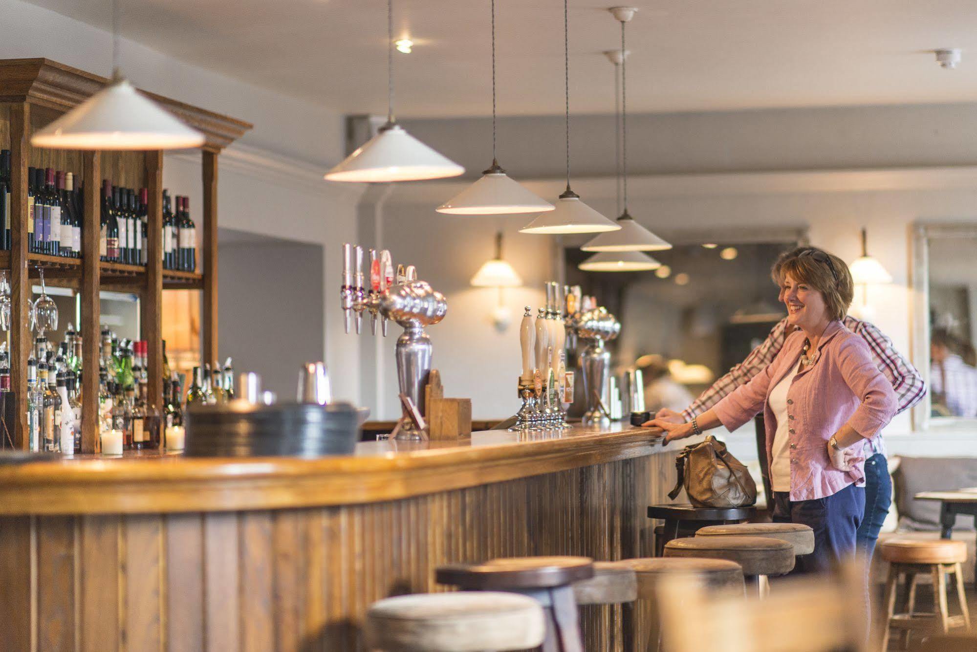 Отель The Swan Wedmore Экстерьер фото