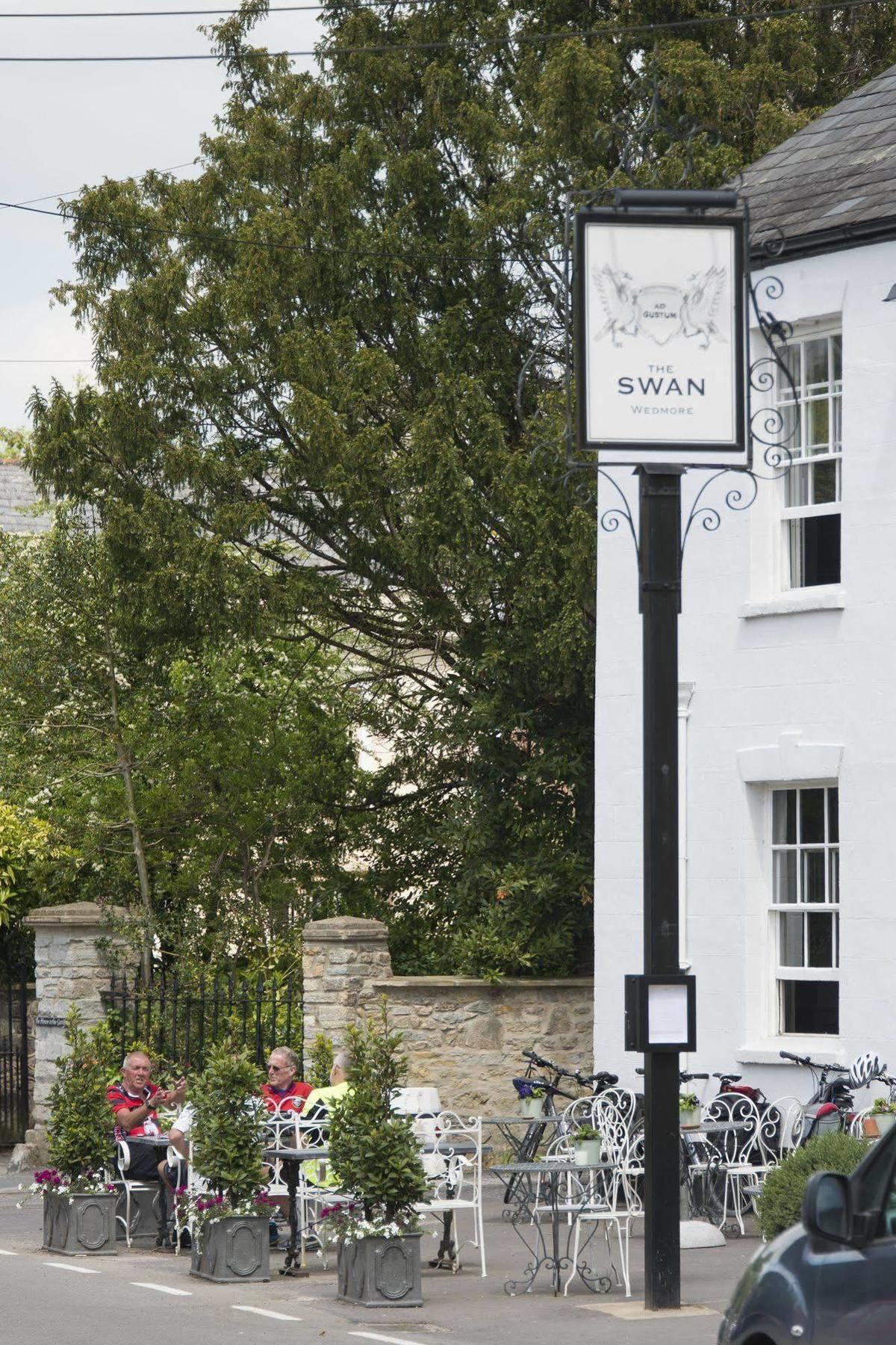 Отель The Swan Wedmore Экстерьер фото