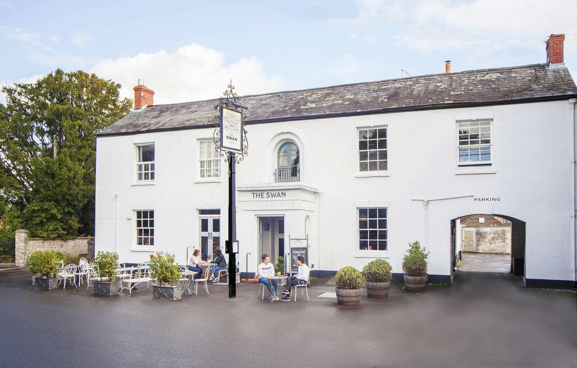 Отель The Swan Wedmore Экстерьер фото